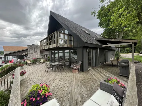 Beautiful rental with amazing views on Donnell Lake’s North Shore, - WiFi