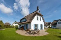 Charm & flair under thatch directly by the sea | Family-friendly - Wi-Fi