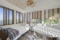 Spacious, Luxury, Picturesque "Mountain High Manor"- Ski Resort Town!