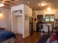 China Alley Cabin B: Cute & Cozy Cottage w/ Deck Hotels in Plumas County