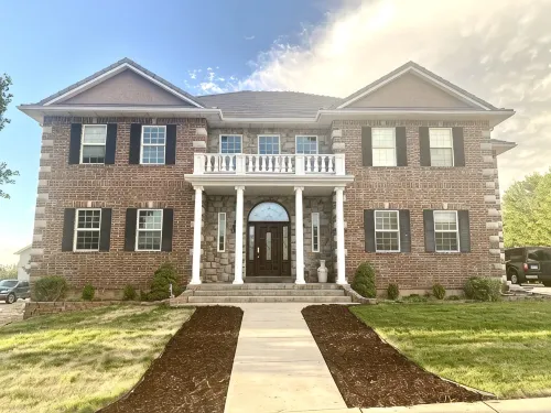 Gorgeous 8-Bedroom Mansion with Private Pool in Cedar City - บังกะโล