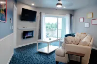 Downtown Salem Oregon Loft Apartment 227 w/ Decks and Parking - 3 ดาว