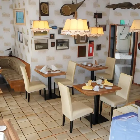 Hotel Dorfkrug Büsum Отели в г. Дитмаршен