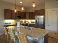 20% Discount on Summer Weekly Stays. Hot Tub, 4 Bd/BA, Steps to Free Bus