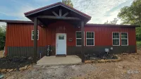 Cozy cabin 16 miles from Razorback Stadium great for game weekends. No pets.