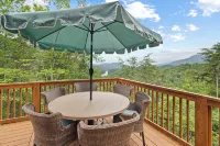 Mountain View Lodge - Hot Tub, Game Room & Rumbling Bald Access, Sleeps 11 - 샬레 호텔