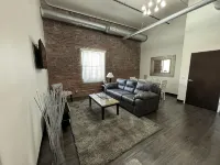 Toledo Tranquility: Luxe 2-Bed Retreat - Your Perfect Stay Awaits! ADA compliant - homestay
