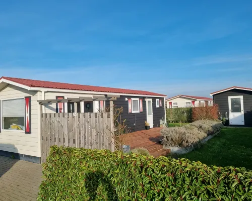 Charmingly decorated chalet Florence 4 near the sea serooskerke Hotels in Serooskerke