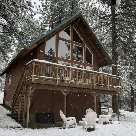 Quiet 1 BR + loft cabin great for weekend getaways & stargazing. Pet Friendly!