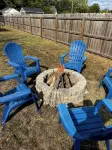 Charming Home with Firepit, Large Fenced Yard, Pet Friendly.