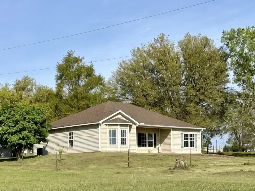 Great views and walking distance to the boat ramp at Lake Seminole!!