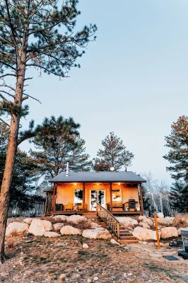 Sunflower Cabin- Mountain Views- Hot Tub - Gym