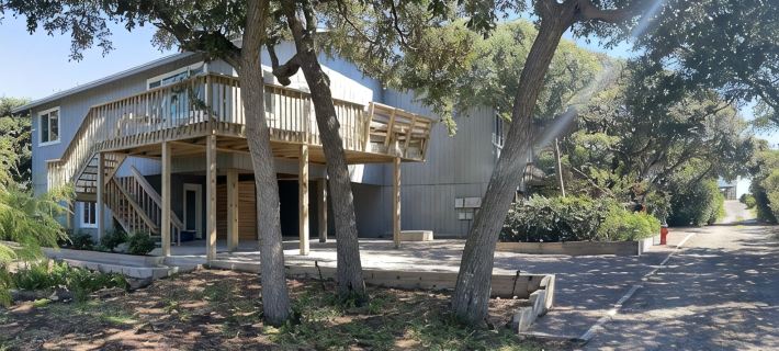 Modern 2 Bedroom with Quick Walk to the Beach, Pet Friendly Hotels in Topsail