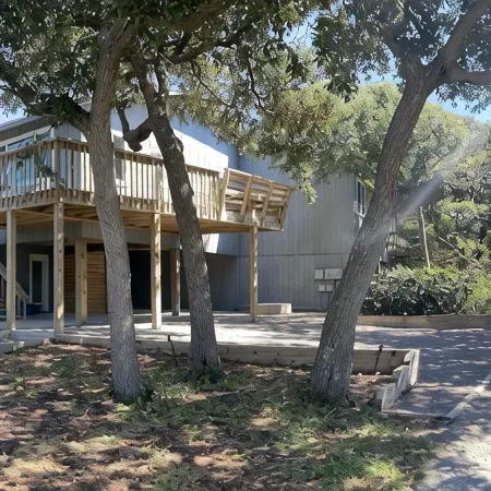 Modern 2 Bedroom with Quick Walk to the Beach, Pet Friendly