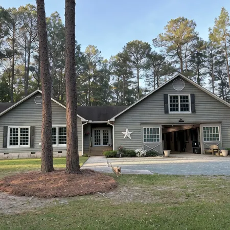 Peaceful Horse Farm Retreat — private balcony and pasture views!