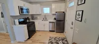 Little downtown gem with parking - 2-Star