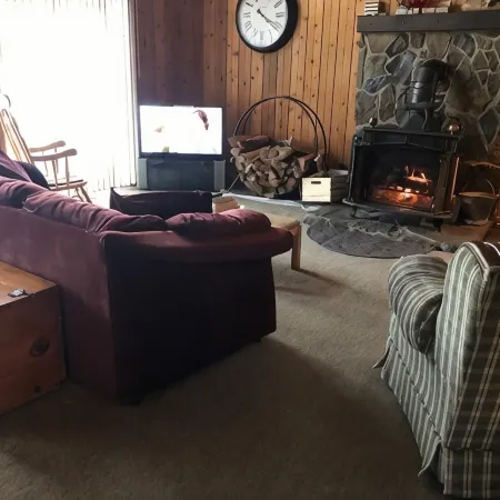 Private Lakefront Log Cabin