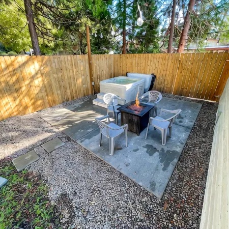 Cute Home with fully fenced yard Hot Tub and Fire Pit.