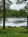 Relax at Grandma’s house with a screened in porch overlooking a private lake! - Wifi