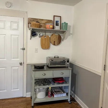 Walk to Waterfront Dining, Shops, Wine Bar. 2 Miles from I-95. No Pet Fee!