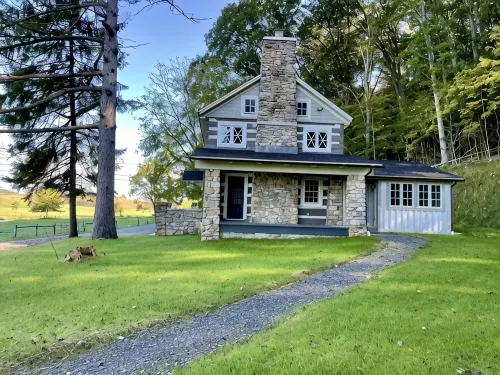 Charming newly-renovated historic log house near PSU and Spruce Creek - 4-Star