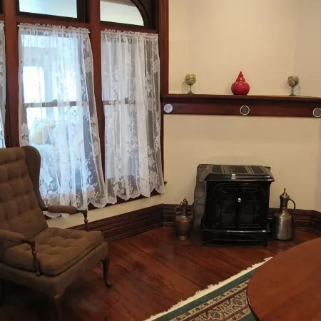Historic Civil War house, great for family getaways.