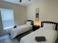 Texas Music City is a 5-Minute Walk from This 2 Bedroom Apartment Hotels in Lindale
