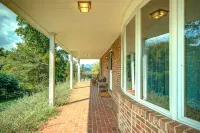 Huge! Mtn Home with lake and skiing nearby. Pets Considered! - 3-Star