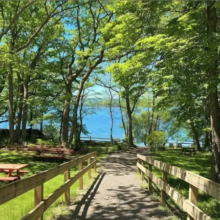 That Cottage by the Lake!! Отели в г. Горам