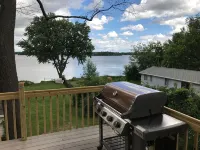 4 Bdrm 4 Bath Lake front Lake Sinissippi home - Homestays