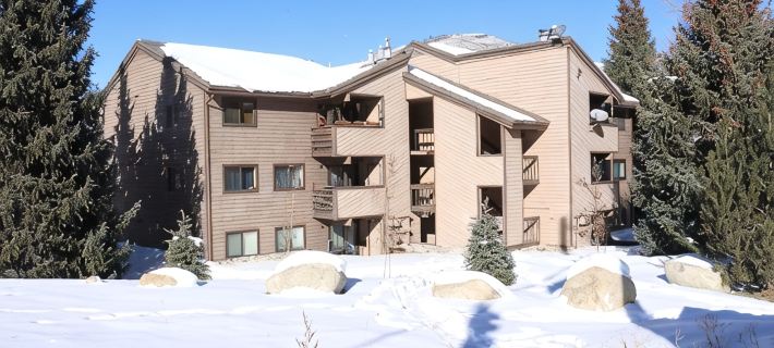 Stylish 2Bd 2BA. Steps to Beaver Creek Shuttle. Remodeled. Hotels in Avon
