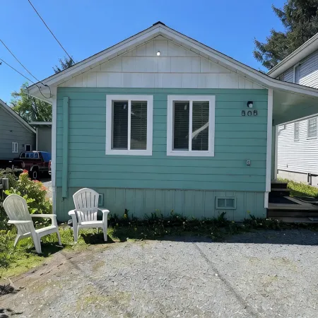 Cozy Downtown Sitka Home, Car Rental Option