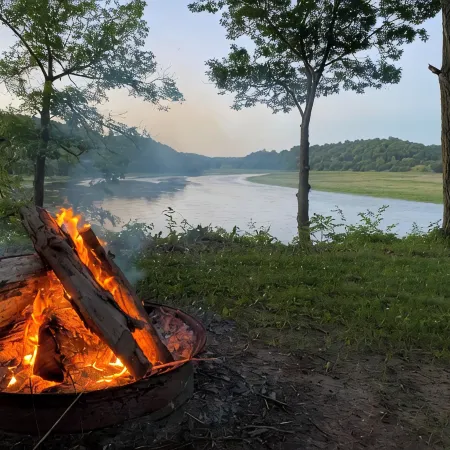 Waterfront cabin with amazing views- Short drive to Dubuque,IA