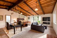 Cozy Up at a Nature Inspired Boutique Studio in the Trees - River Nearby