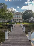 Waterfront 4 BR home with private pier and boat dock - Homestays
