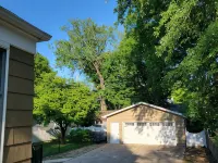Charming home, quiet neighborhood< 2mi to Shattuck, game room, deck Hotels in Faribault