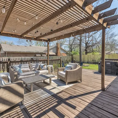 Golden Era Retreat-3 Miles to Expo-Fully-Fenced-Pet Friendly