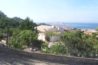 Air-Conditioned T1 Apartment for 2 People, Terrace with Sea View, Garden & Parking - Apartments
