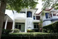 Riverdale Villa Bandung - Villas