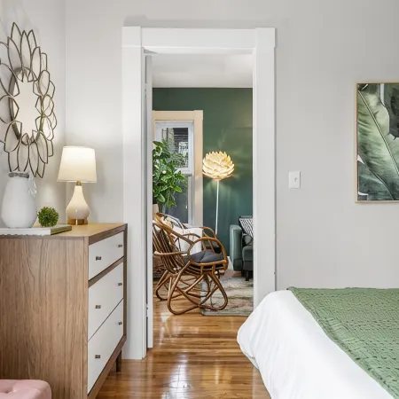 Garden Getaway 2BR Minutes to Salem, Beach, and train to Boston!