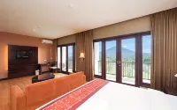Sutan Raja Hotel Manado - Kolam Renang