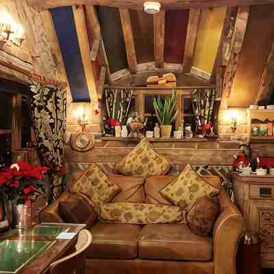 Wizards Thatch Medieval Styled Suites with Four Poster Beds Rooms