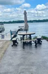 配有私人碼頭並可通往湖泊的湖景度假屋