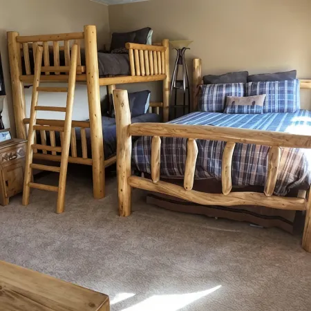 Lakeside, Ski Condo with Amazing Views, Quiet, Family-Friendly