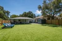 Mahi on Madison: Close to Clearwater Beach w/Huge Fenced Yard & Private Hot Tub - บังกะโล
