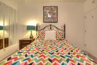Updated Single Story Comal River Condo with Pool-Walk to Downtown NB - 부티크