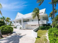 So Serene Oceanfront Villa, Rum Point, Private Beach, Hot Tub, Kayak, Snorkeling Hotels in Rum Point