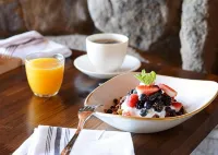 Timber Cove Resort - breakfast