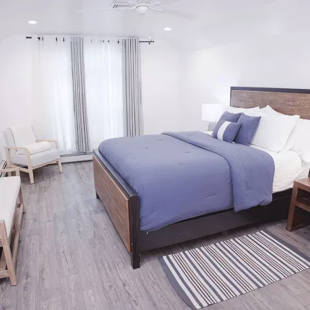 Spotless & Cozy Renovated Loft. Comfort & Convenience in Lake View, NY.
