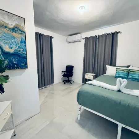 3-bedroom house in Dorado neighborhood with WiFi, AC Отели в г. Дорадо